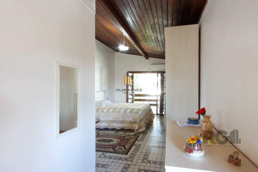 Casa 04 dormitórios, 02 suítes, living 02 ambientes