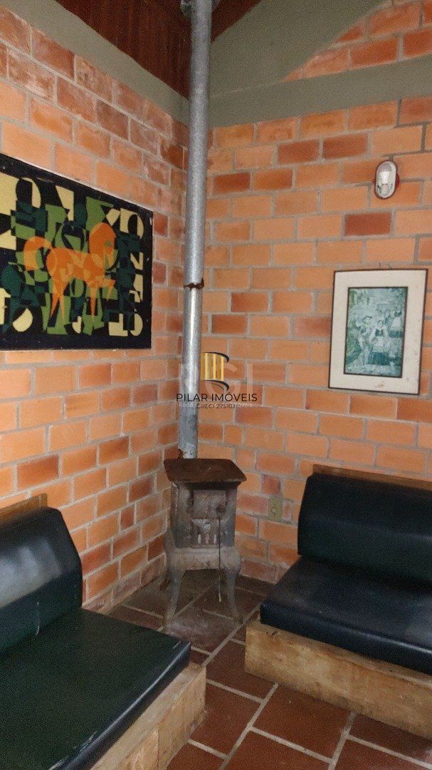 Sito à venda no Lami, com casa com quartos, 1 banheiro e piscina
