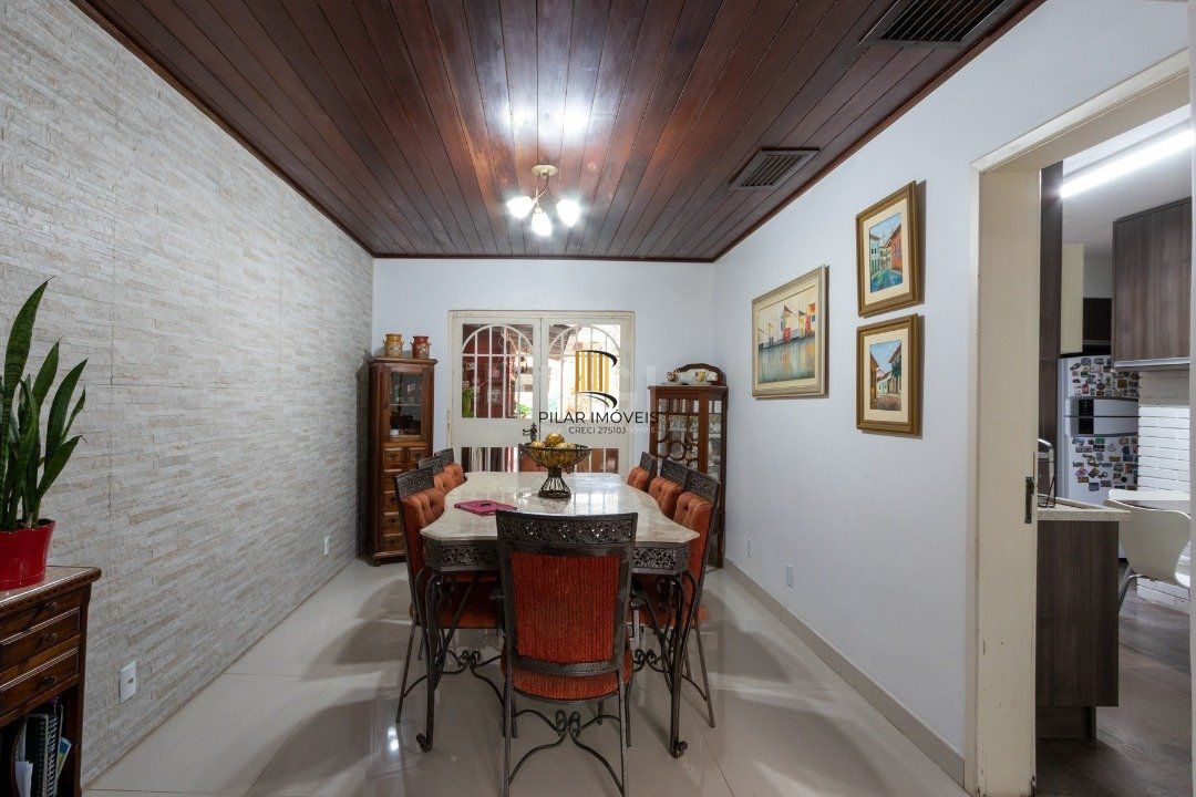 Casa para Venda - 300m², 4 dormitórios, sendo 2 suites, 4 vagas - Vila Assunção