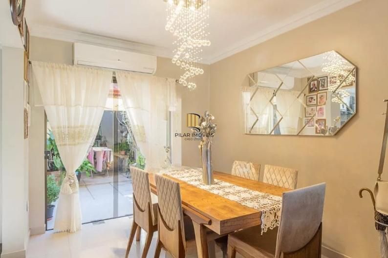 Linda casa com 3 dormitórios, sendo 1 Suíte, Sala Ampla no Condomínio de Ótima Localização