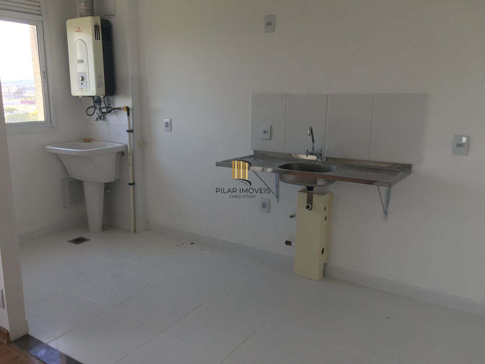 Apartamento com 3 quartos, 1 suíte, sacada