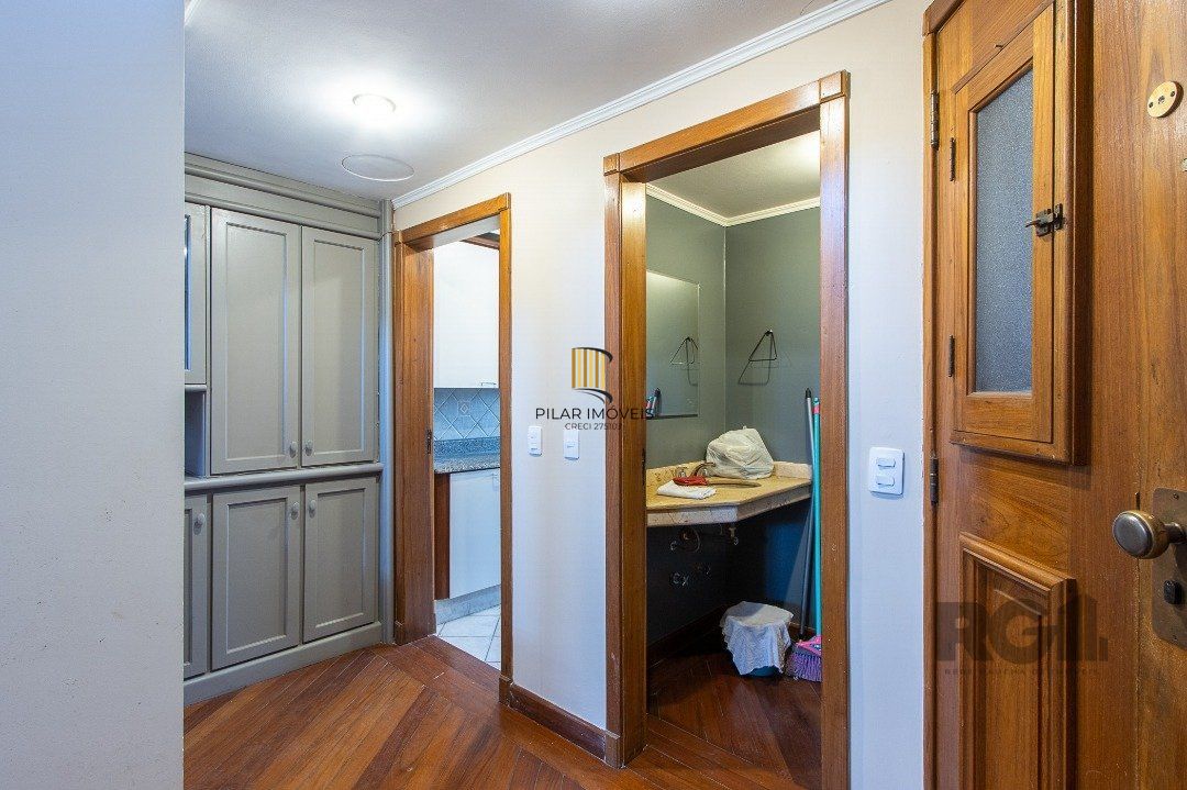 Excelente casa de 3 andares em condomínio fechado