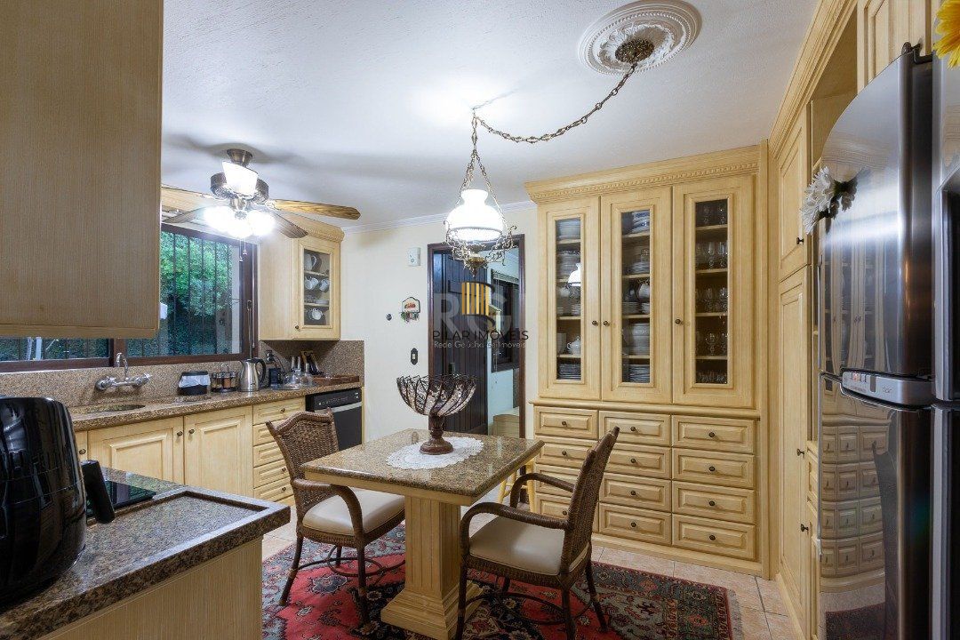 Casa para Venda - 430m², 4 dormitórios, sendo 2 suites, 4 vagas - Vila Assunção