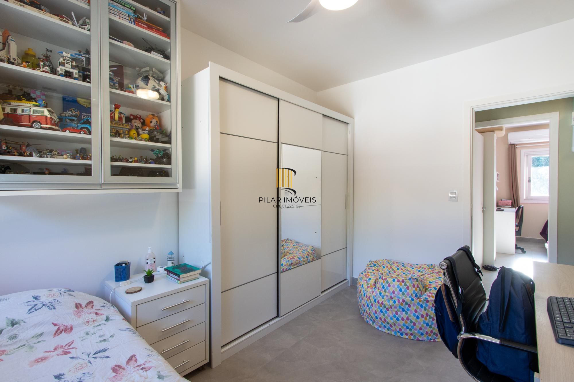 Casa em condomínio, com 3 quartos, com suíte, 2 vagas cobertas, churrasqueira, no Bairro Nonoai.