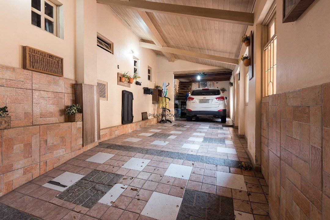 Casa para Venda - 320m², 5 dormitórios, sendo 2 suites, 3 vagas - Tristeza