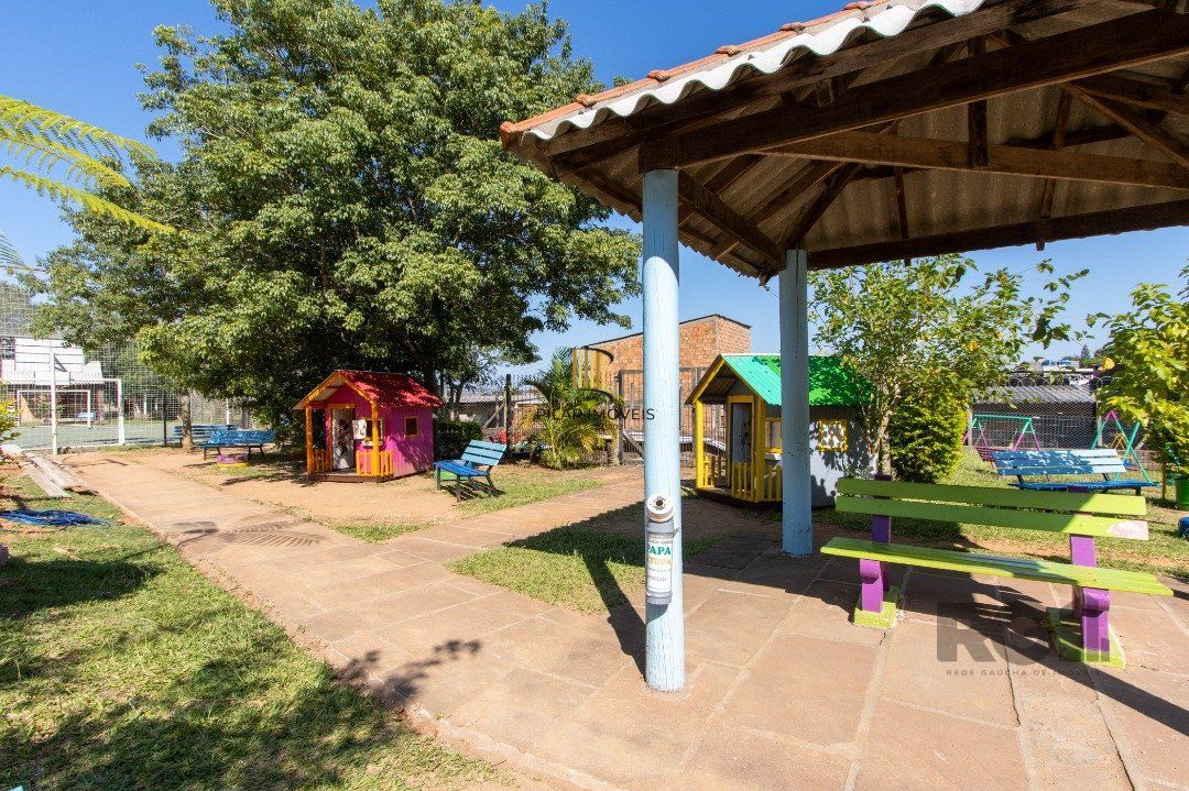 Apartamento semimobiliado com 2 dormitórios, banheiro social e 1vaga rotativa