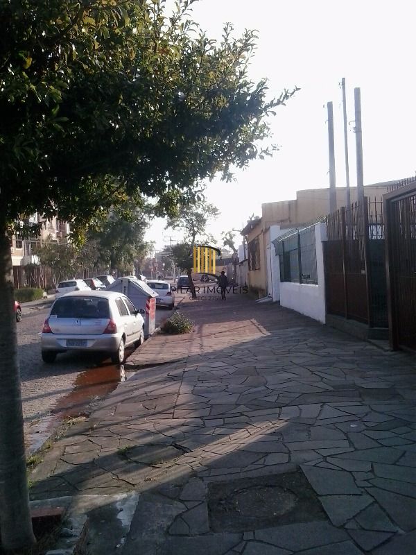 Casa para Venda - 250m², 5 dormitórios, 6 vagas - Menino Deus
