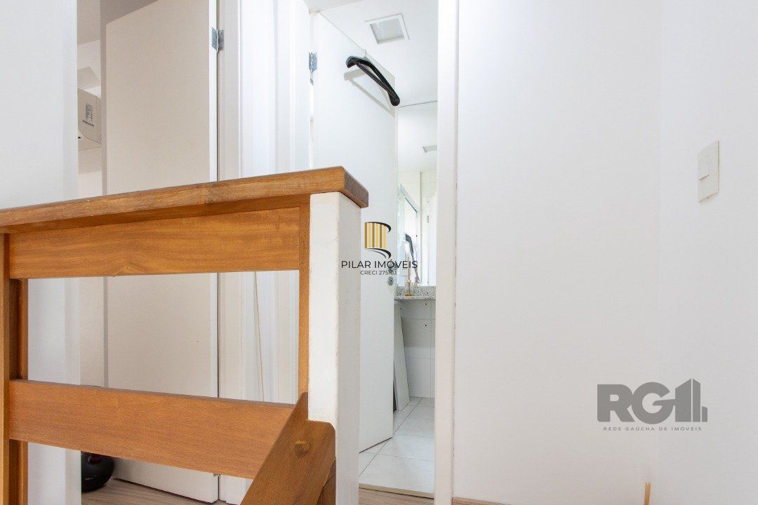 Casa em condomínio fechado,  com 3 quartos,  suíte, 3 banheiros e 2 vagas - Bairro Teresópolis