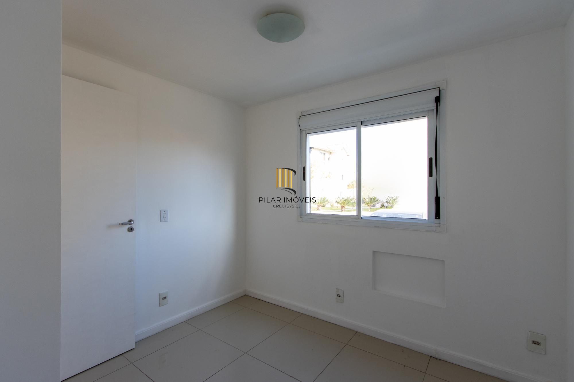 Apartamento térreo desocupado com  2 dormitórios I bairro Hipica