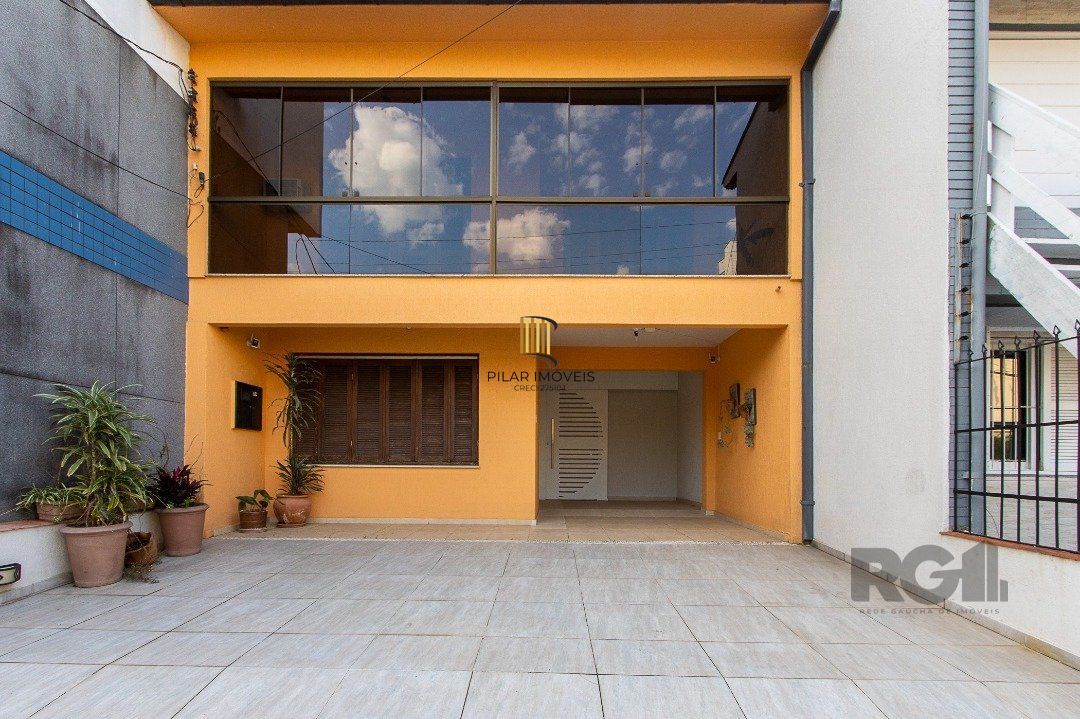 Casa 4 dormitórios no bairro Azenha - Pilar Imóveis