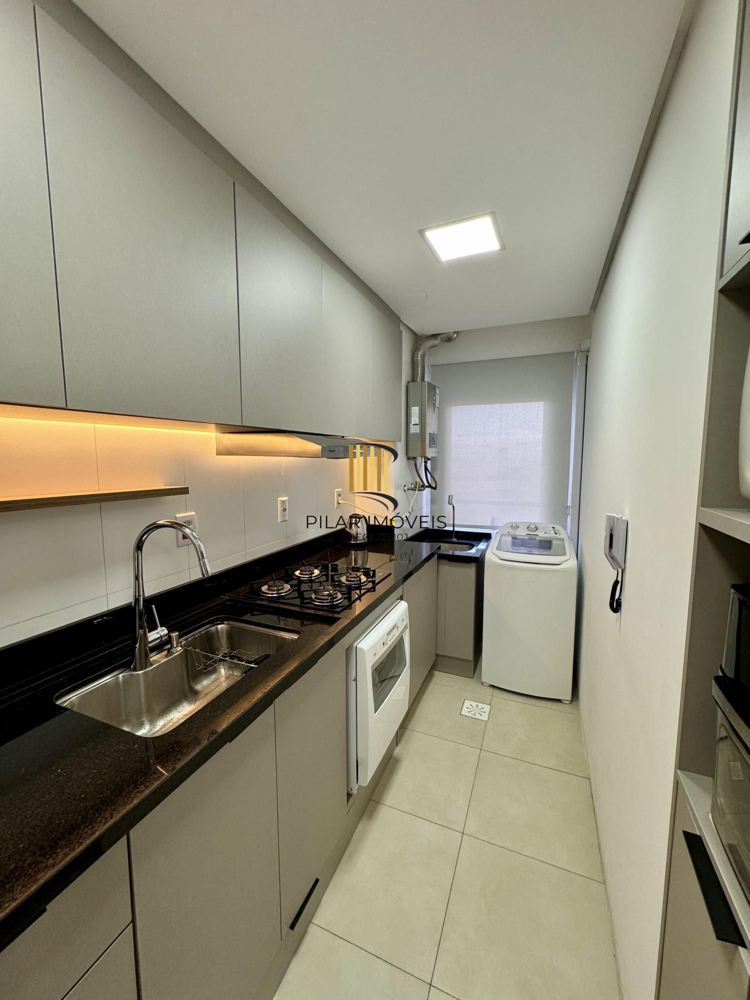 Apartamento de 2 dormitórios, 1 suíte e 1 vaga, em Canoas.