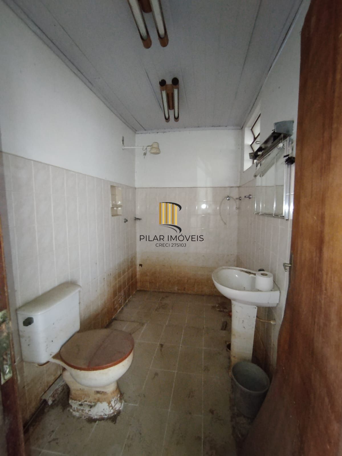 CASA TERREA COM 1 DORMITÓRIO, BAIRRO GUARUJA