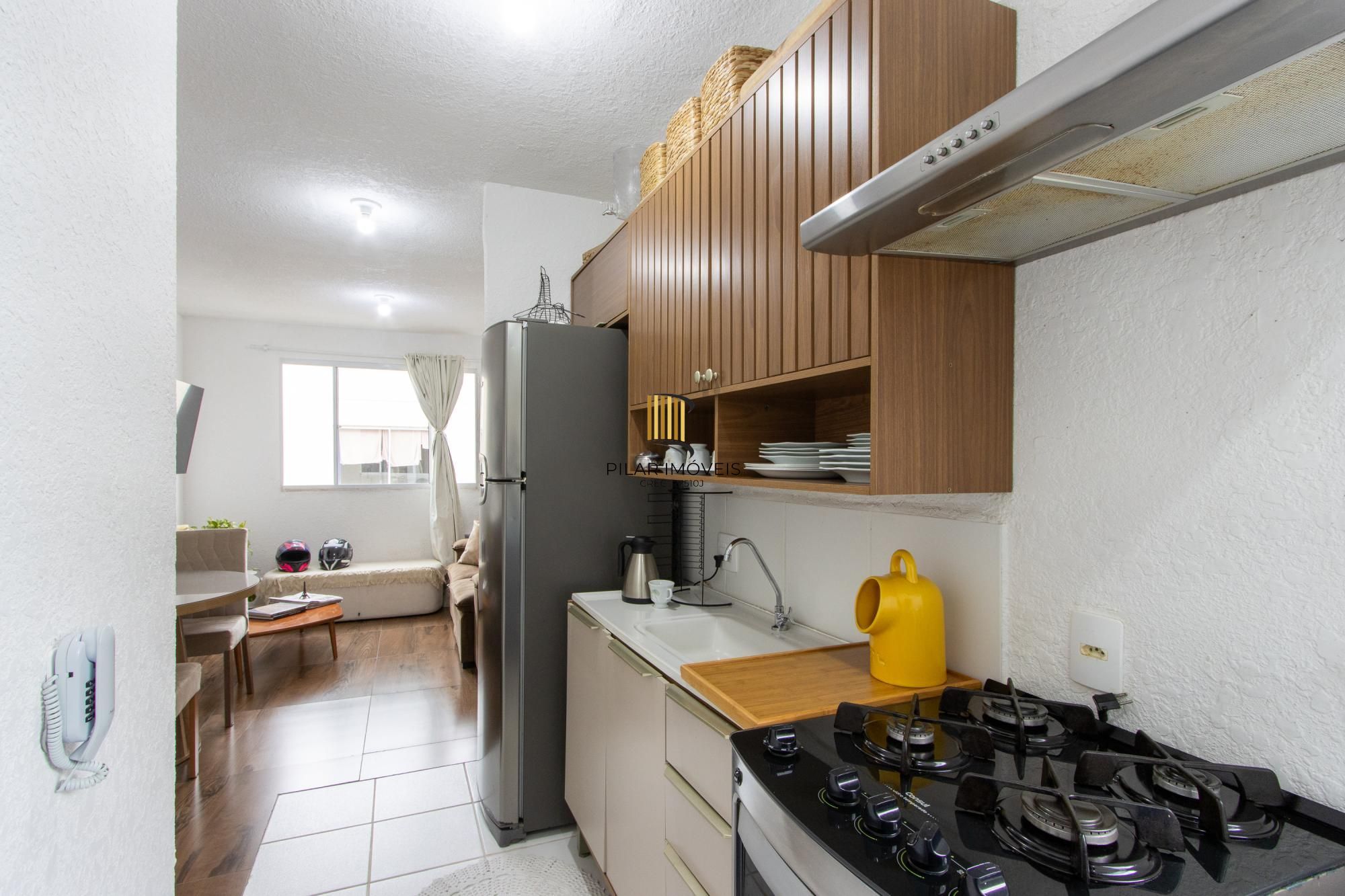 Charmoso Apartamento Semimobiliado de 2 Dormitórios e 1 vaga de garagem no bairro Restinga!