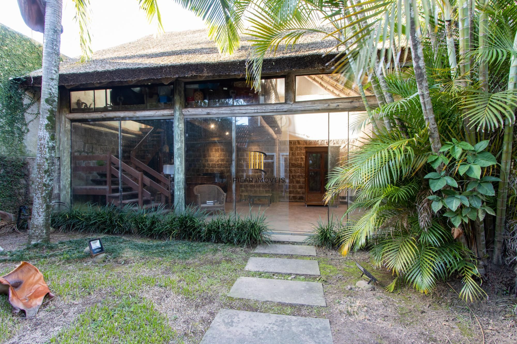 Excelente Casa em Condominio Fechado com 440,60m Dormitórios, sendo 2 Suítess
