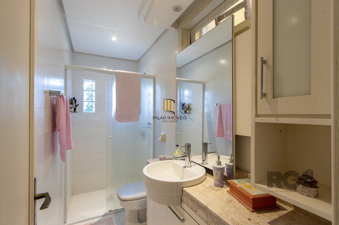 Casa tipo sobrado, com 3 dormitórios em Canoas