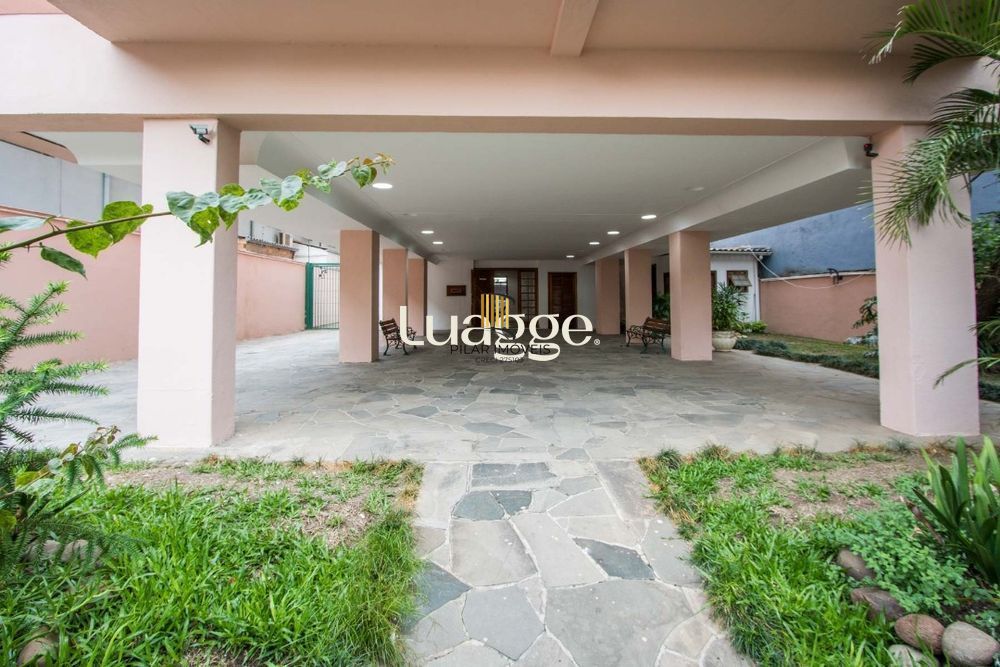 Apartamento de 2 dormitórios, 2 banheiros e 1 vaga no bairro Cristal.