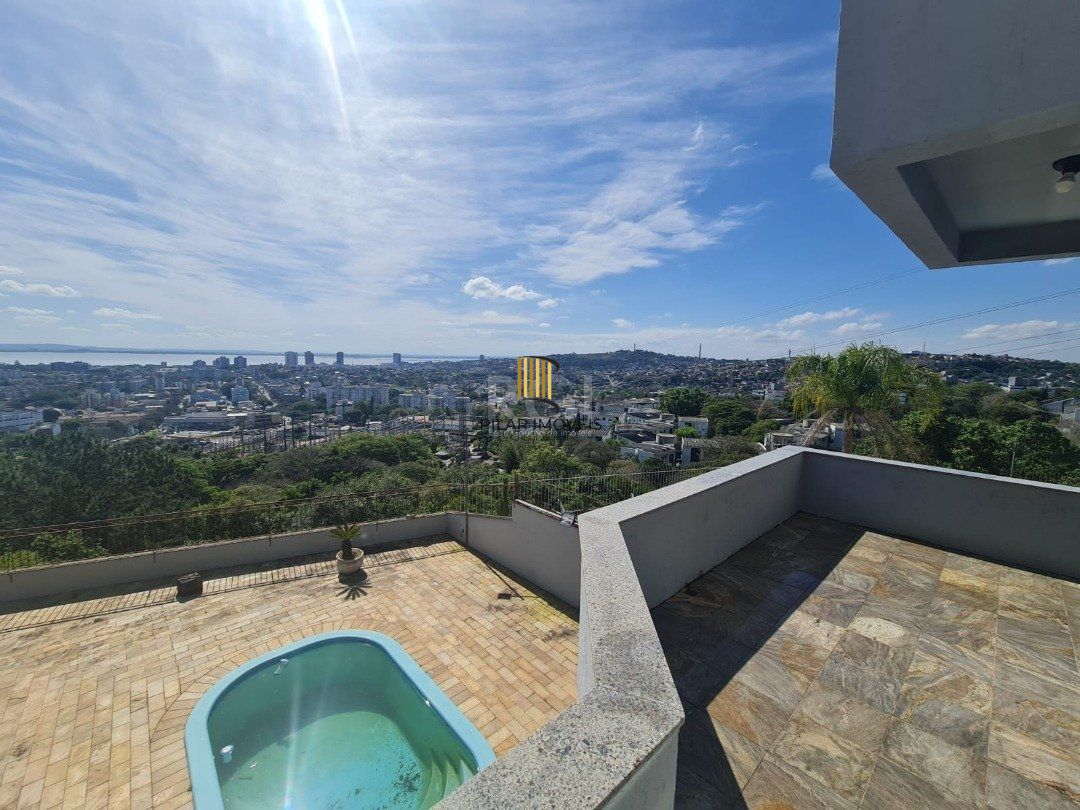 Casa para Venda - 464m², 5 dormitórios, sendo 4 suites, 4 vagas - Nonoai