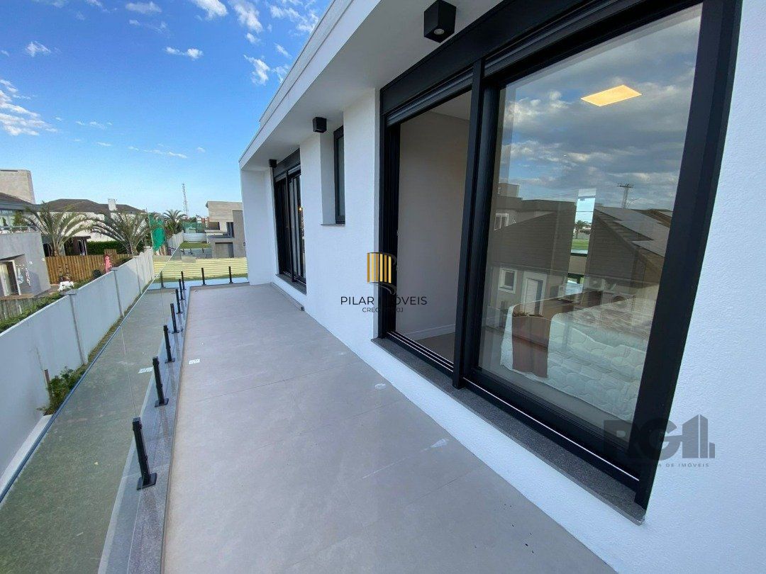 Sobrado Novo em Condomínio Fechado com 4 suítes e 238m² privativos