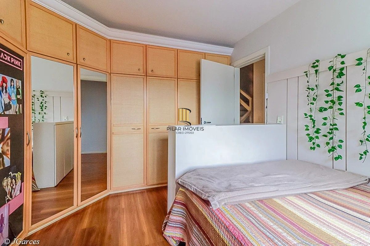 Casa em Condomínio à venda com 286m², 3 dormitórios, 1 suíte, 3 vagas, no bairro Jardim Isabel em Porto Alegre
