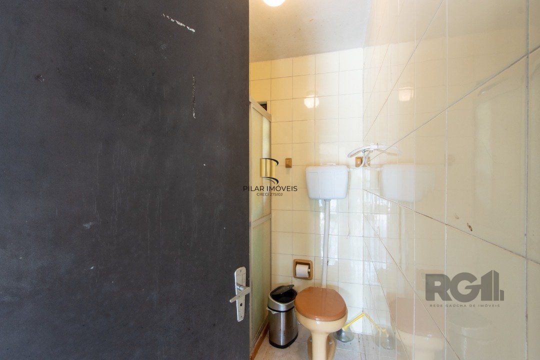 Casa para Venda - 72.6m², 4 dormitórios, sendo 1 suites, 6 vagas - Camaquã