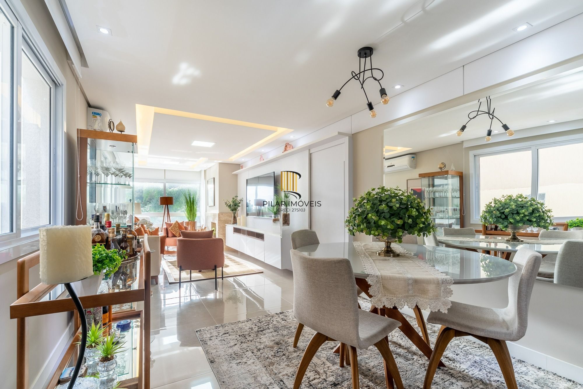 Apartamento com 83m² e 2 dormitórios, 2 suítes, 3 vagas no bairro Petrópolis