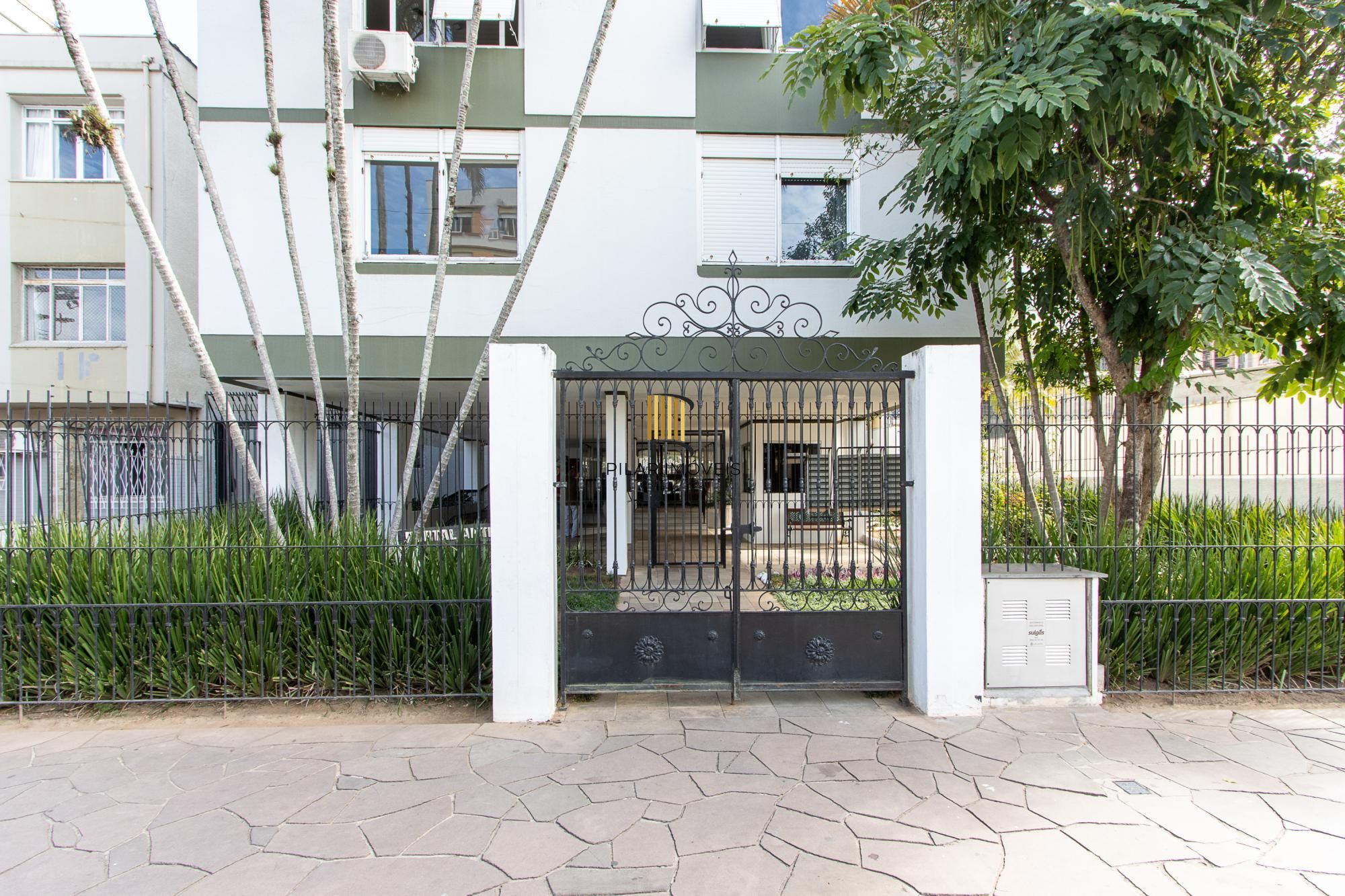 Apartamento no Menino Deus com 2 dormitórios e garagem