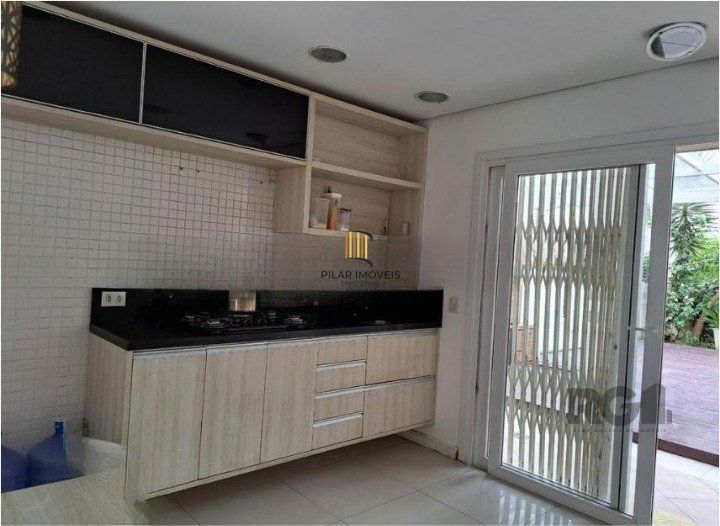 Casa 3 dormitórios no bairro Costa e Silva