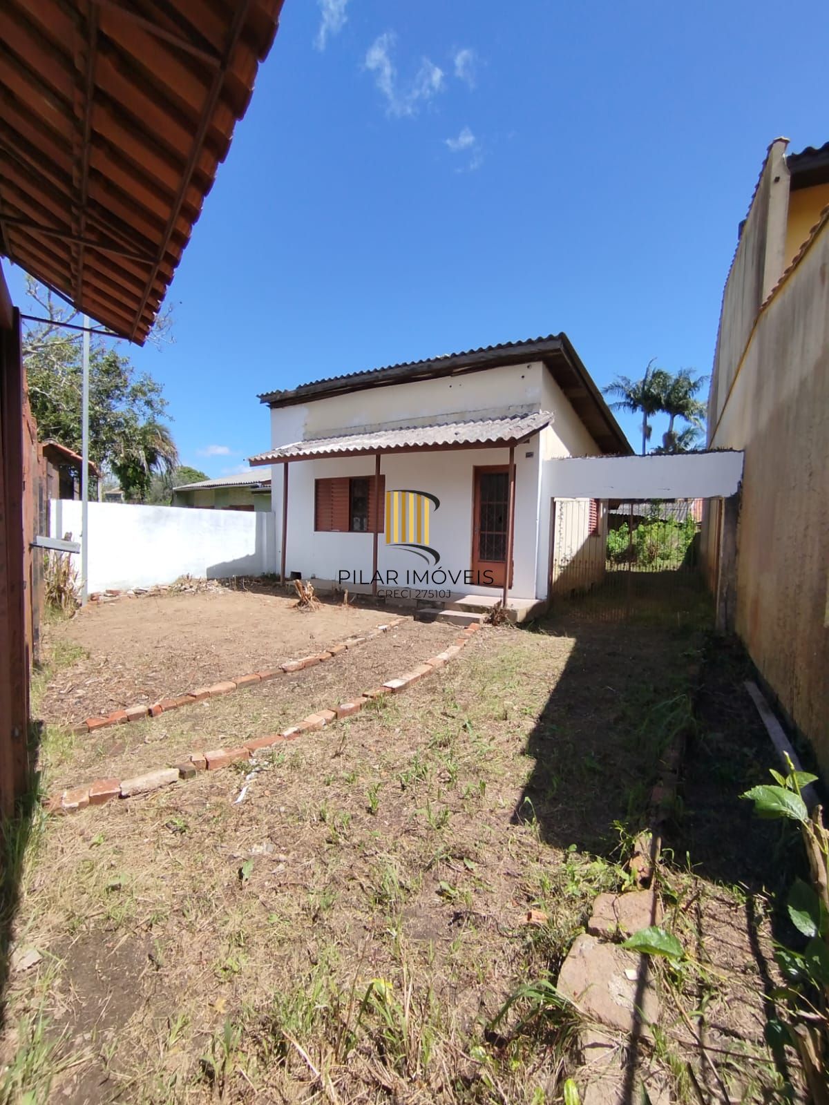 CASA TERREA COM 1 DORMITÓRIO, BAIRRO GUARUJA