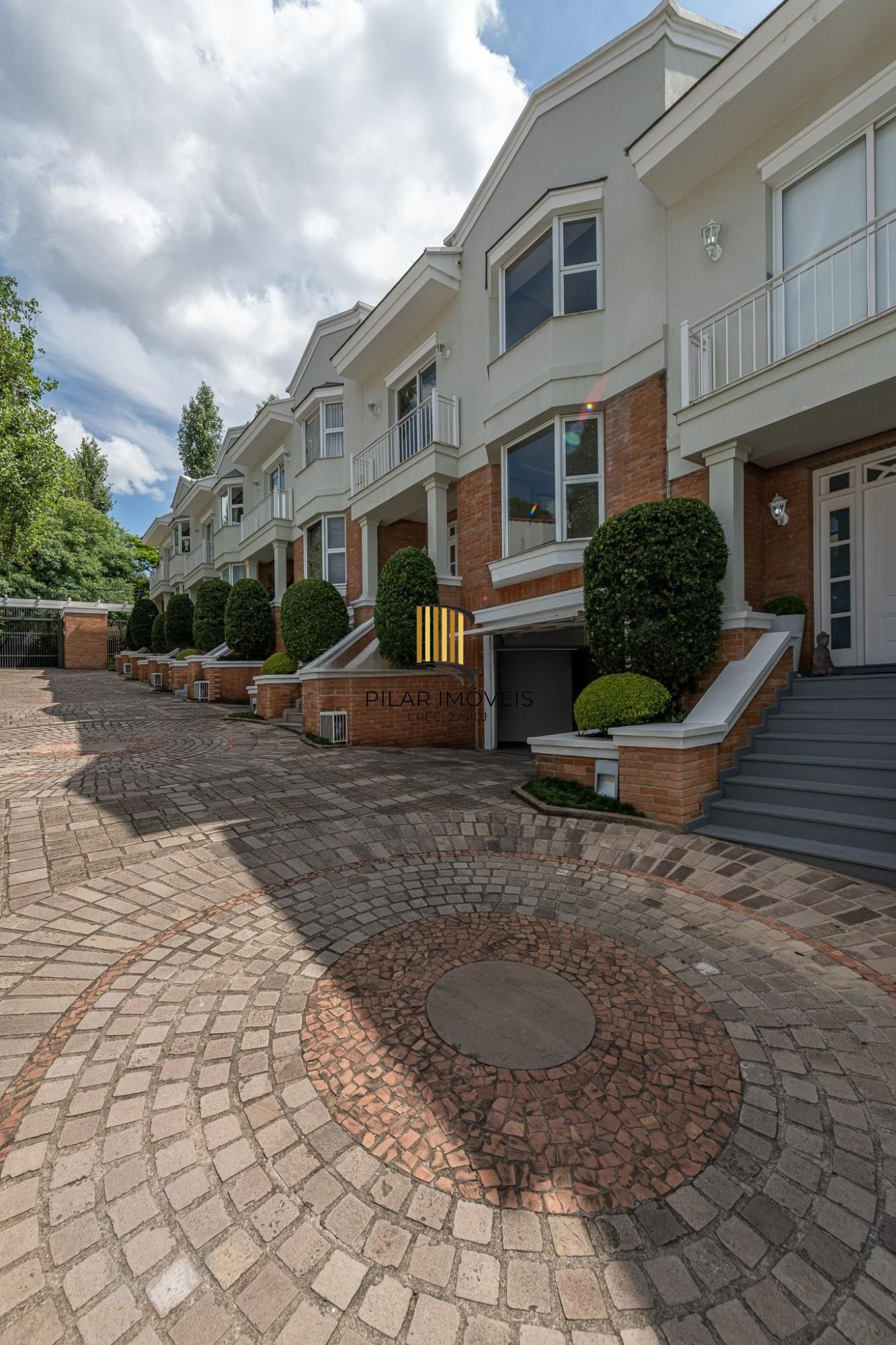 Casa de 4 dormitórios no bairro Três Figueiras