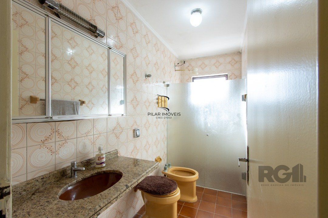 Sobrado para Venda - 170m², 3 dormitórios, sendo 1 suites, 2 vagas - Serraria