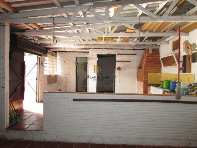 Casa térrea, com 3 dormitórios, 1 suíte, no bairro Nonoai.