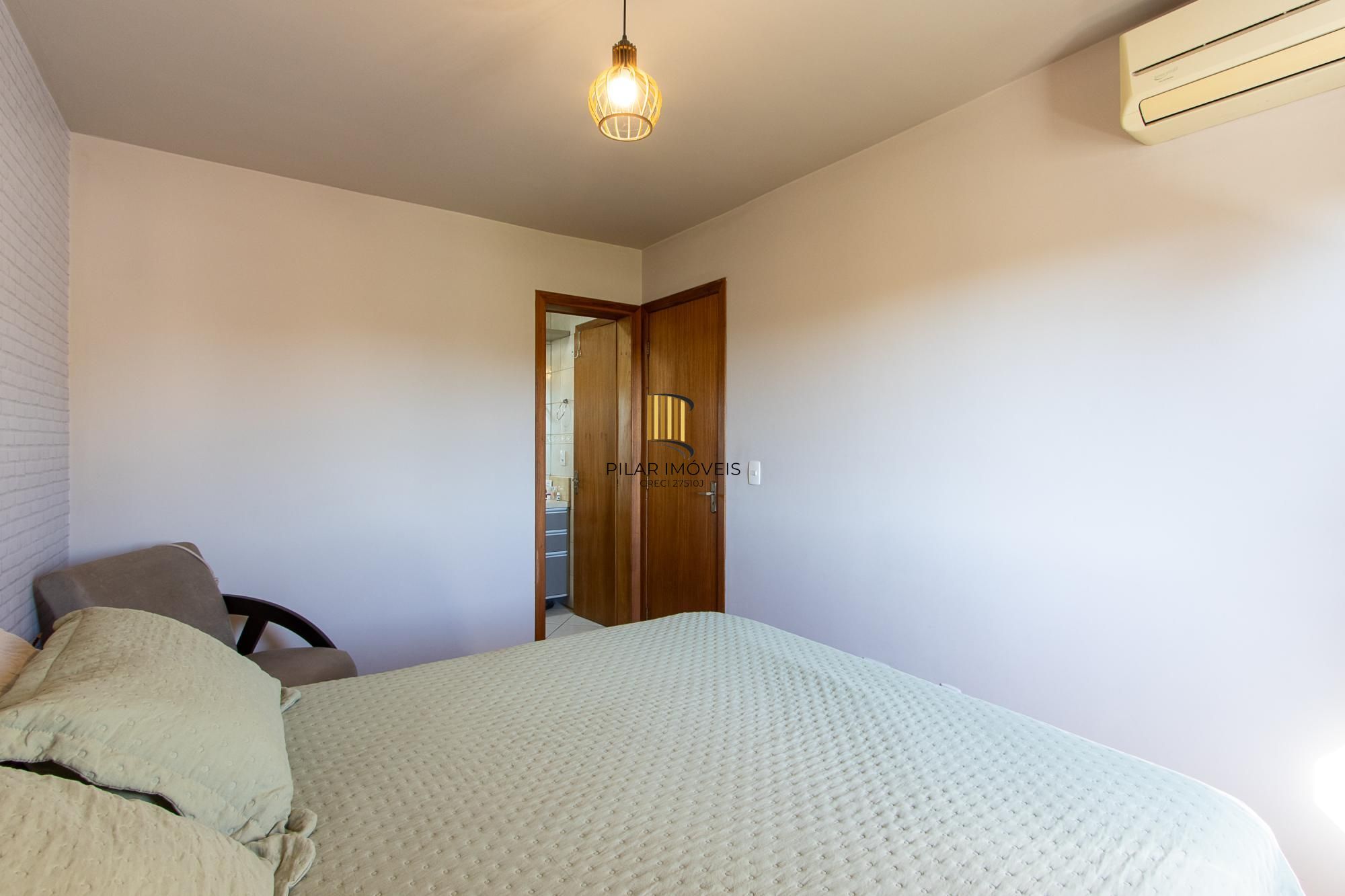 Casa em condomínio fechado, 104m² privativos, 2 quartos, 1 vaga, bairro Camaquã