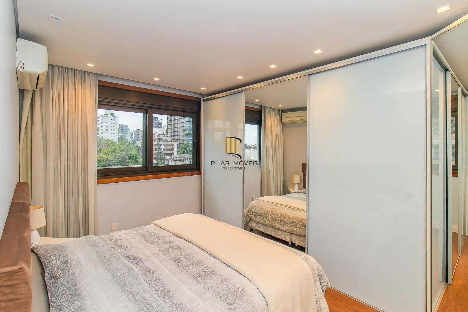 Apartamento Reformado e Mobiliado com 101m² e 2 Vagas no Coração do Rio Branco