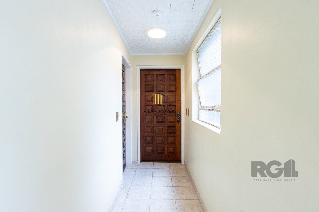 Apartamento reformado,  2 quartos, elevador - Centro Histórico