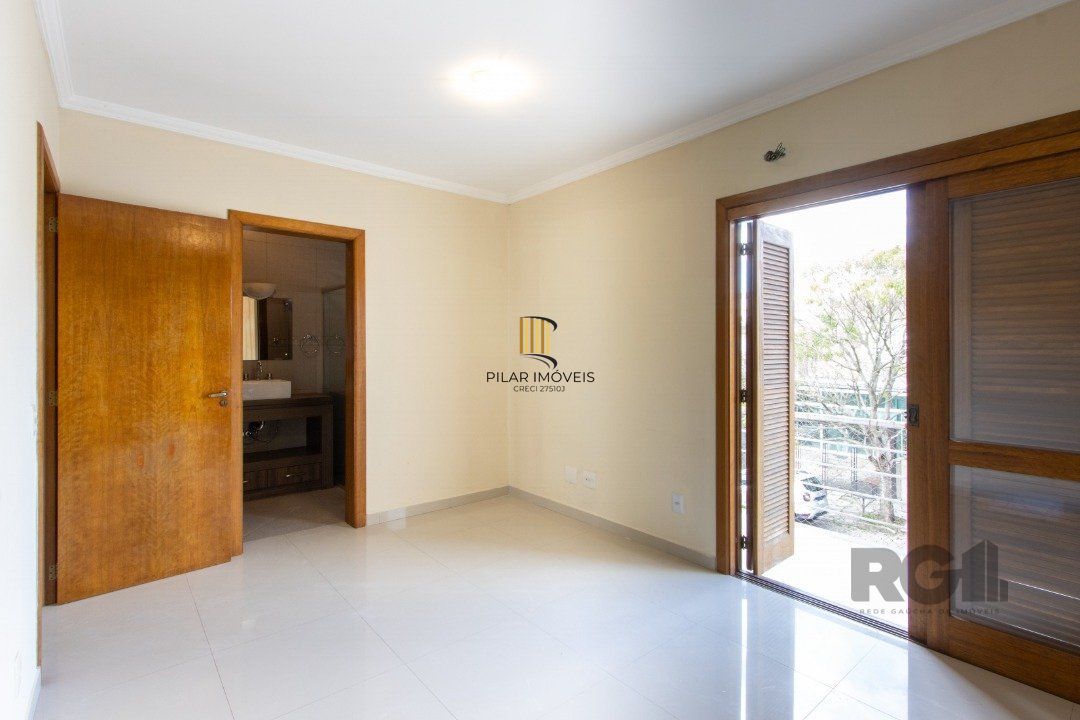 Casa 3 dormitórios no bairro Hípica