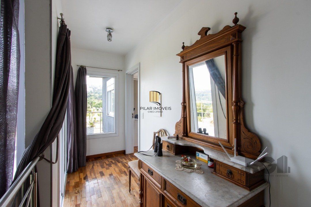 Casa de Condomínio 4 dormitórios no bairro Vila Nova