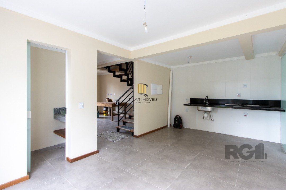 Casa 2 dormitórios no bairro Guarujá
