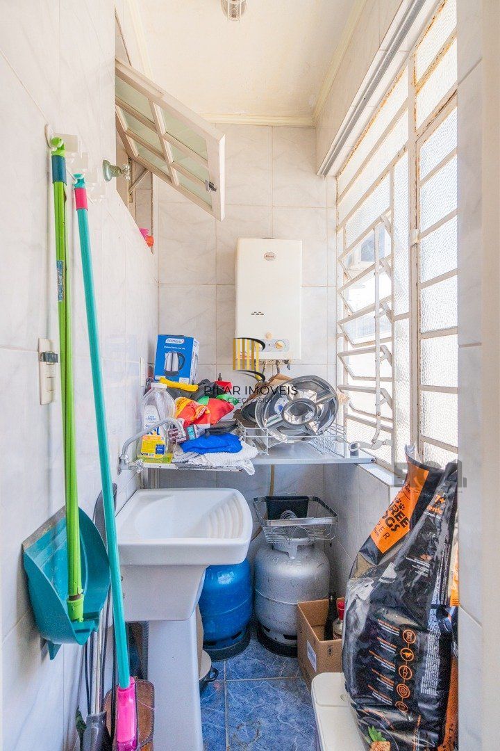 Casa 3 dormitórios I Suíte Master I vaga p/5 carros I Bairro Cavalhada