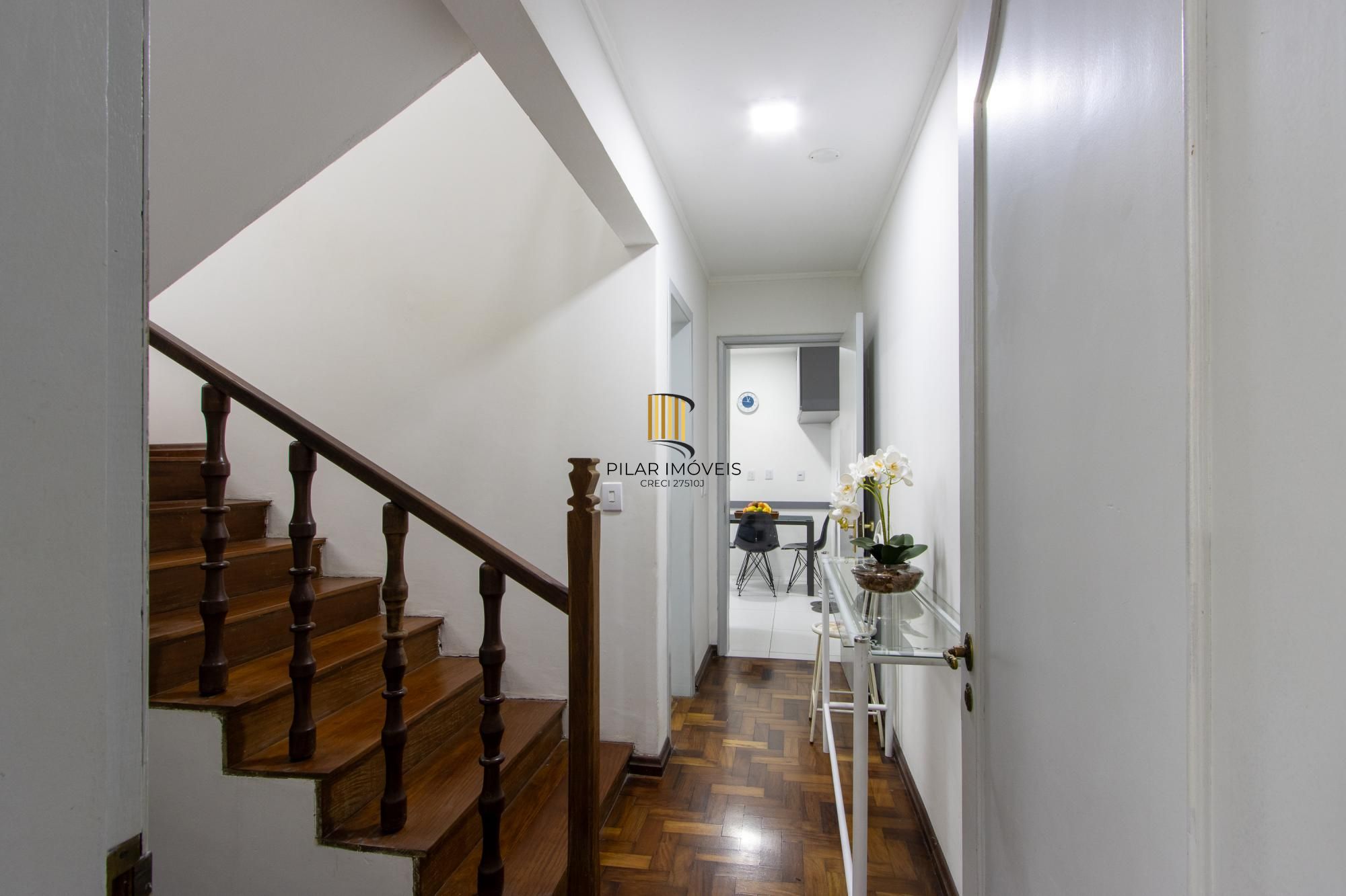 Casa TODA Reformada à Venda  – Mobiliada