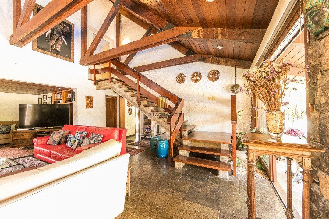 Casa para Venda - 370m², 5 dormitórios, sendo 2 suites, 7 vagas - Vila Assunção