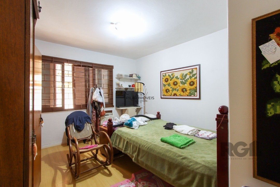 Casa térrea com  hall de entrada ,4 dormitórios