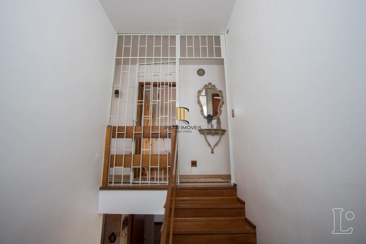 Casa para Venda - 416.89m², 4 dormitórios, sendo 1 suites, 5 vagas - Tristeza