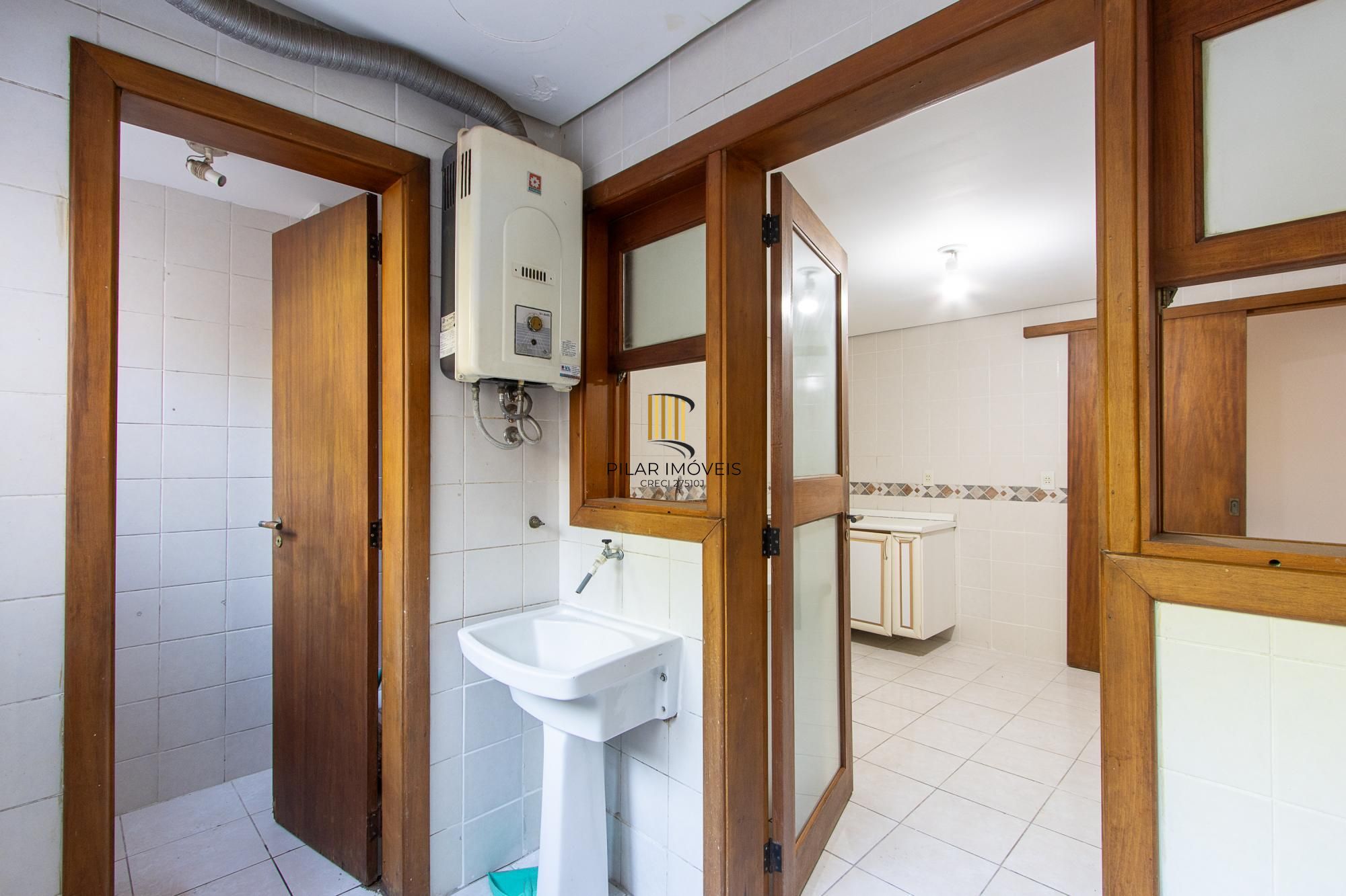 Apartamento bairro Cavalhada com 03 dormitórios, gabinete e 2 vagas 134,35m2 privativos!