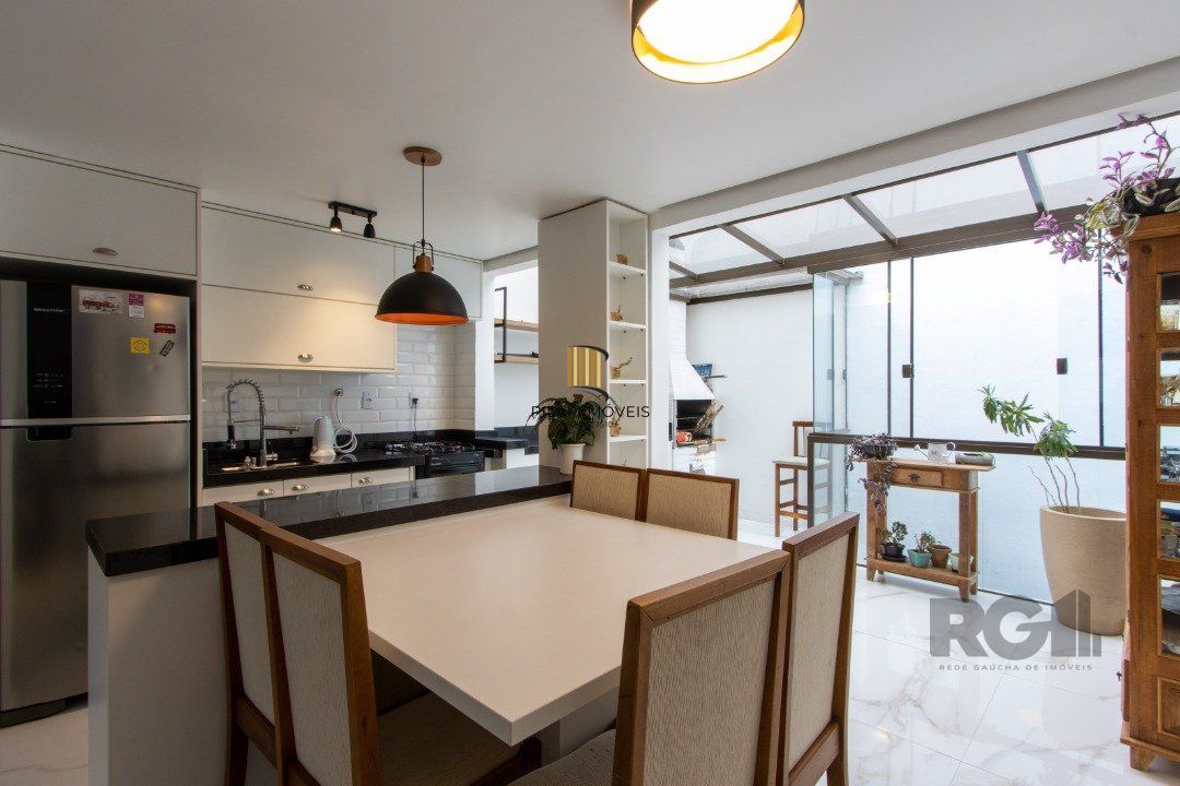 Sobrado com 148,45m², com 2 quartos, suíte, área gormet, vista para o Guaíba, na Vila Conceição.