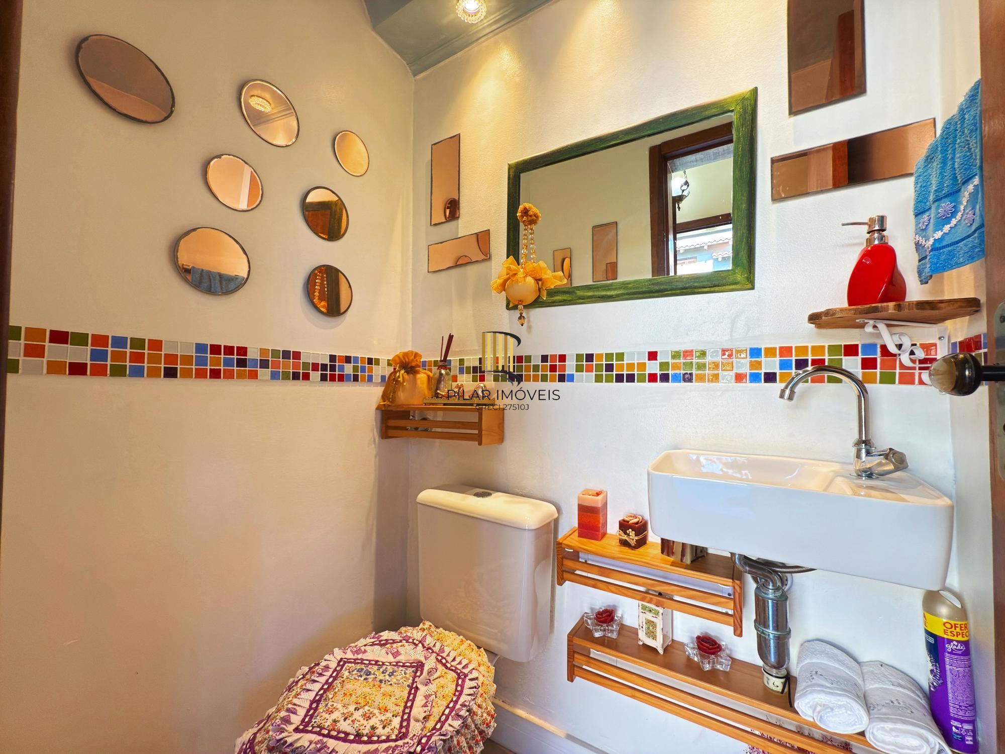 Casa em condomínio bairro Tristeza, com 185m² privativos.