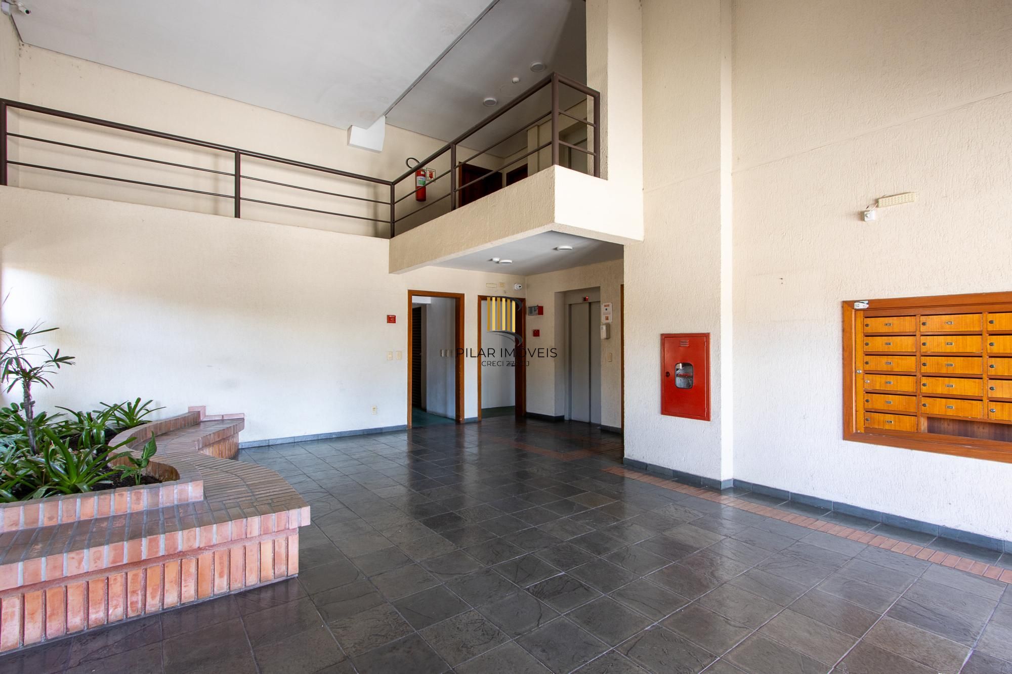 Apartamento de 2 dormitórios, 1 suíte e 2 vagas de garagem no bairro Tristeza.