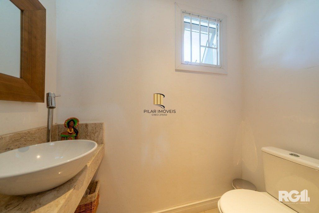 Casa, totalmente mobiliada, 3 dormitórios, 1 uma suíte com closet e sacada