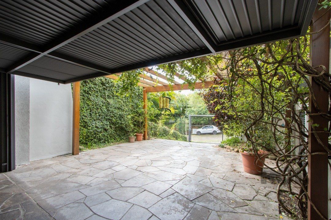 Sobrado com vista para Rio, 3 quartos, 2 suites, pátio, piscina, vaga para 4 carros - Bairro Vila Assunção