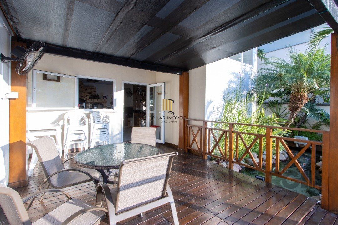 Casa com 5 suites com area privativa 714,00