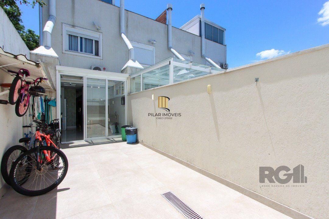 Ótima casa com 3dormitórios 1 suite no bairro Tristeza